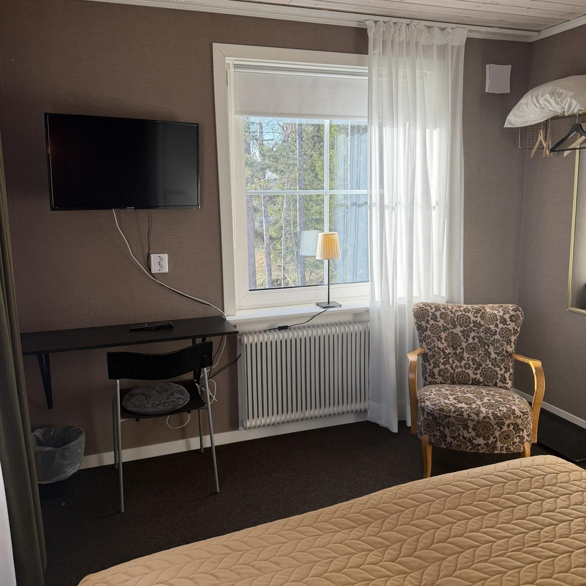 Small Double Room,1758839440:JPEG